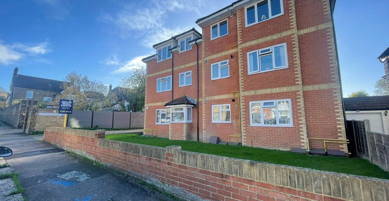 1 bedroom property for sale in Gravesend | Robinson Michael & Jackson