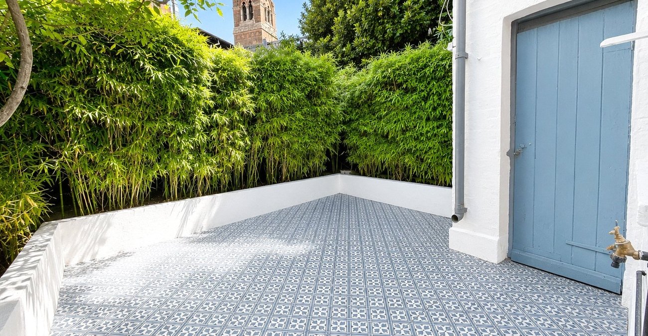 3 bedroom house for sale in London | Robinson Jackson