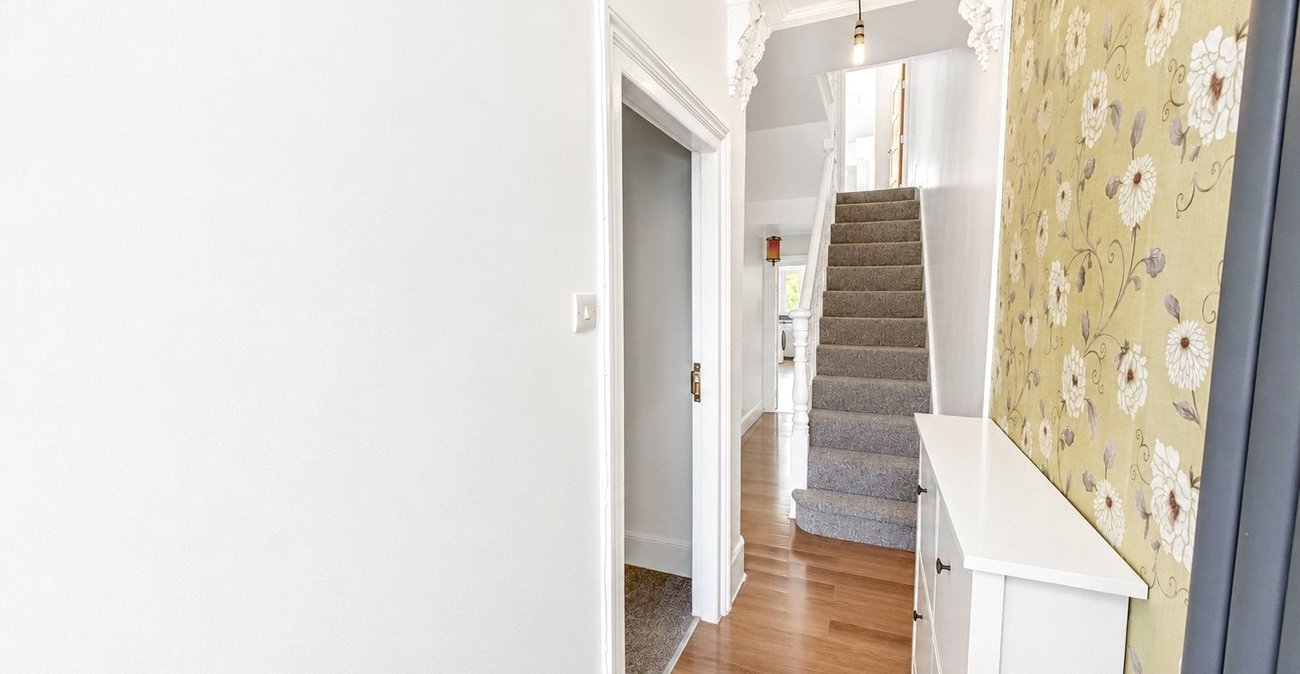 3 bedroom house for sale in London | Robinson Jackson