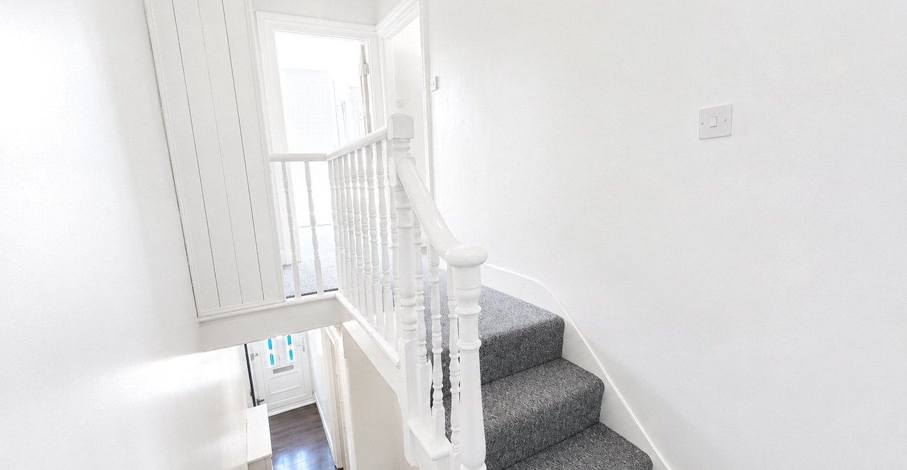 3 bedroom house for sale in London | Robinson Jackson