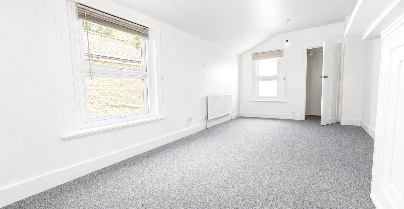 3 bedroom house for sale in London | Robinson Jackson