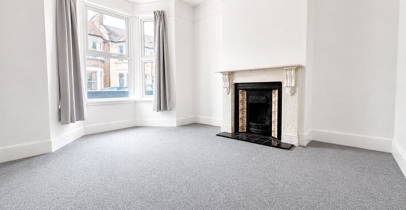 3 bedroom house for sale in London | Robinson Jackson
