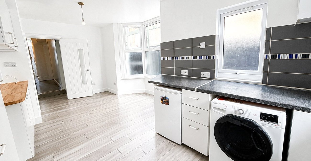 3 bedroom house for sale in London | Robinson Jackson