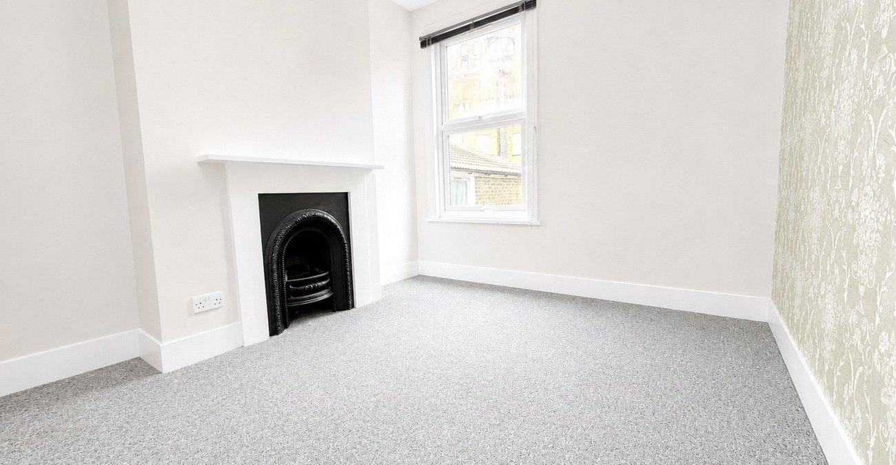 3 bedroom house for sale in London | Robinson Jackson