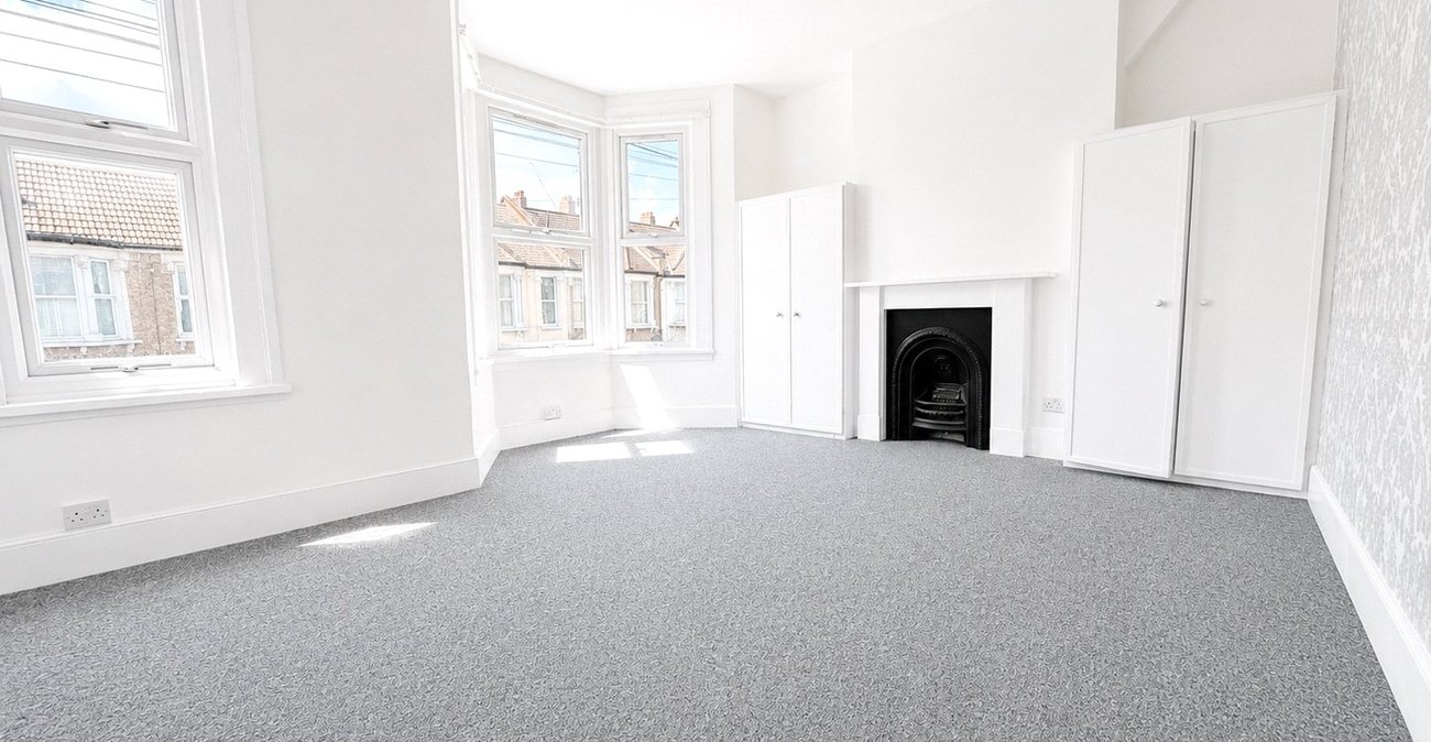 3 bedroom house for sale in London | Robinson Jackson