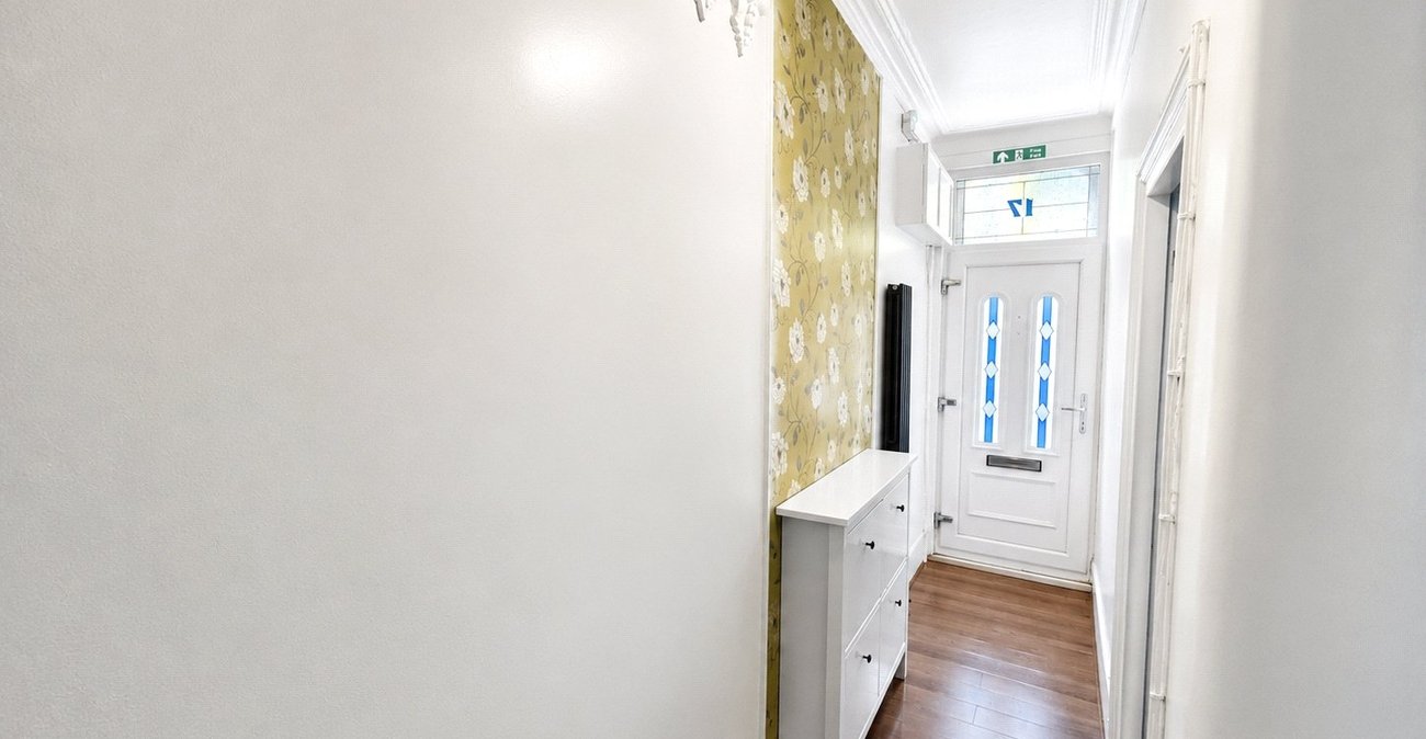 3 bedroom house for sale in London | Robinson Jackson