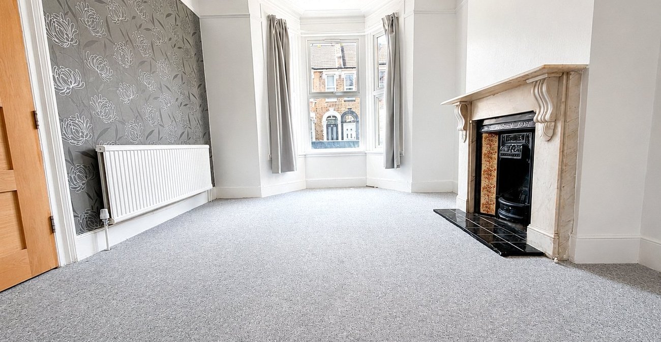 3 bedroom house for sale in London | Robinson Jackson