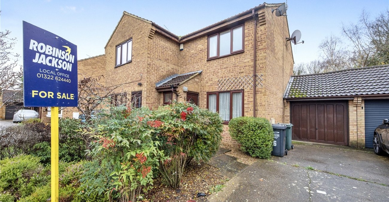 2 bedroom house for sale in Greenhithe | Robinson Jackson