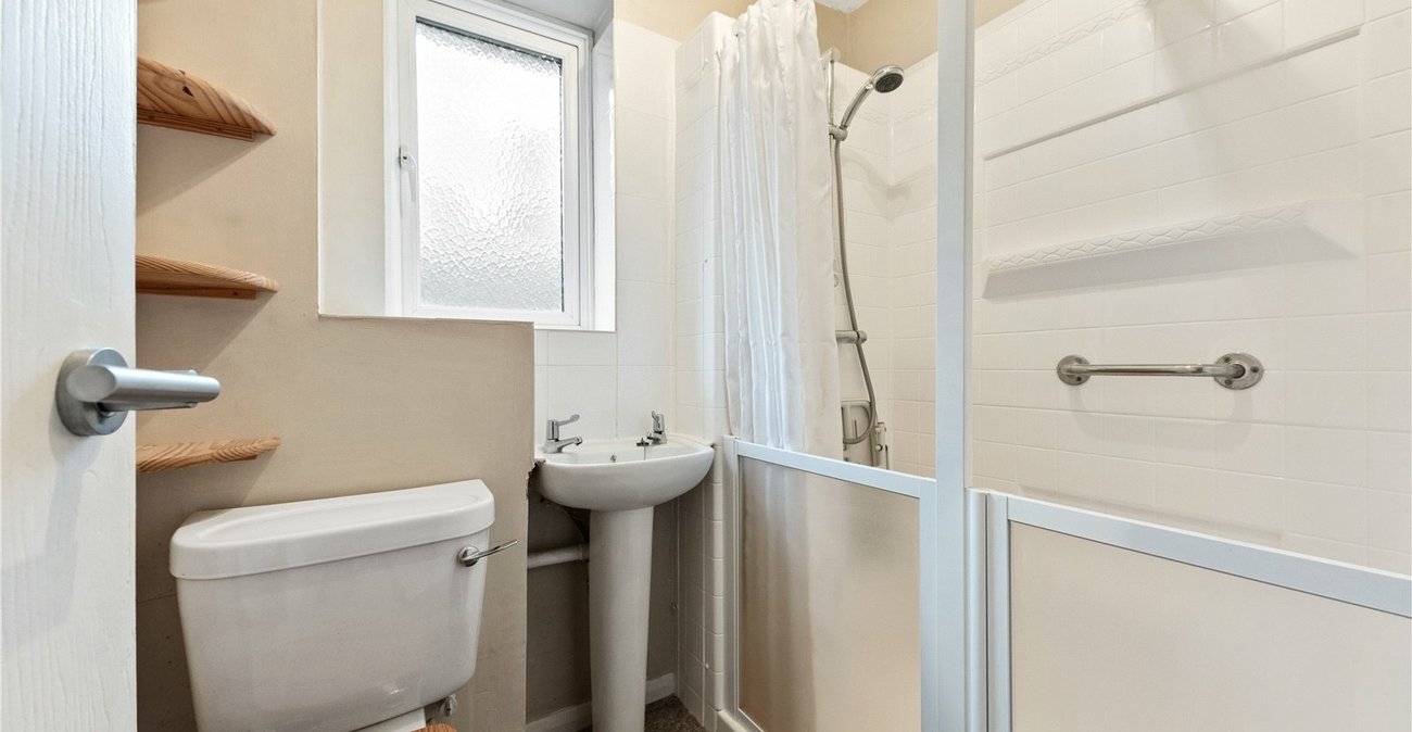 2 bedroom house for sale in Greenhithe | Robinson Jackson