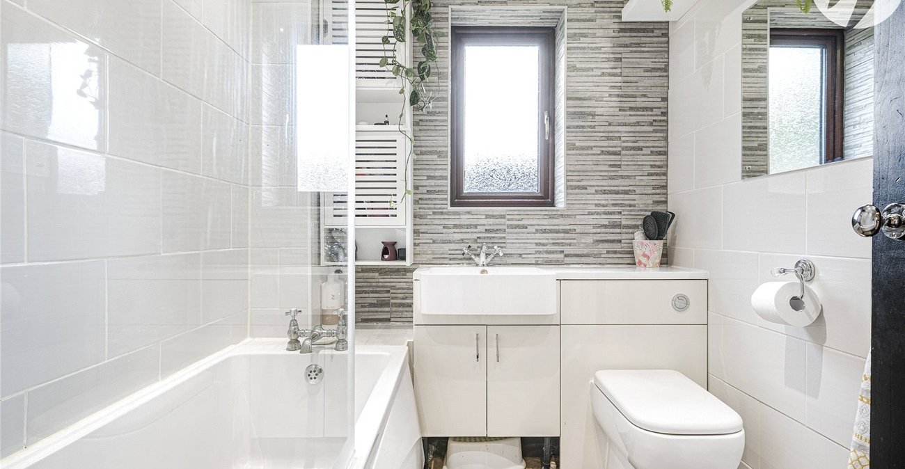 3 bedroom house for sale in Greenhithe | Robinson Jackson