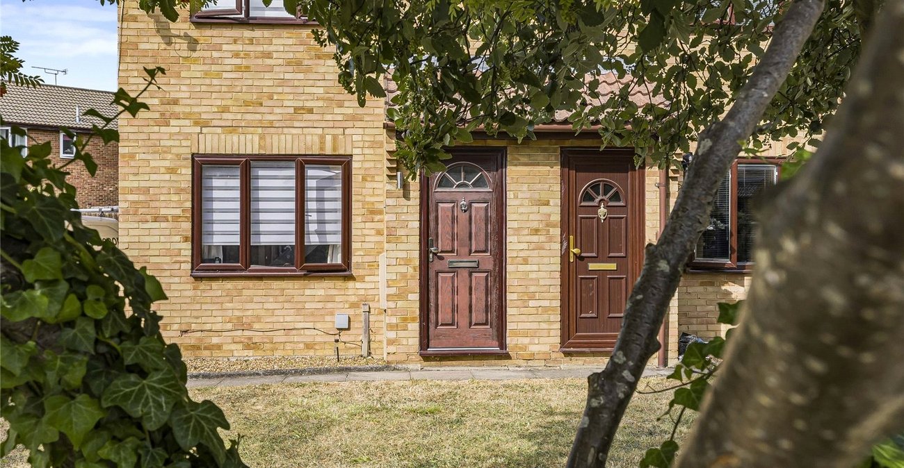 2 bedroom house for sale in Greenhithe | Robinson Jackson