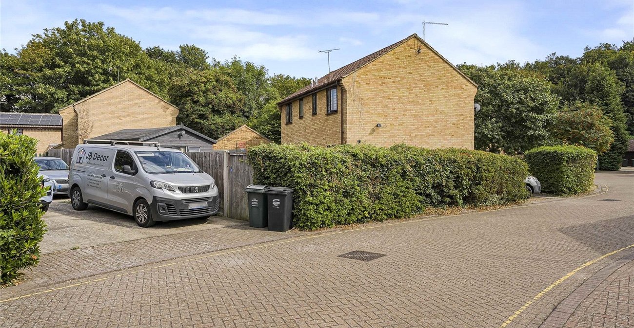 2 bedroom house for sale in Greenhithe | Robinson Jackson