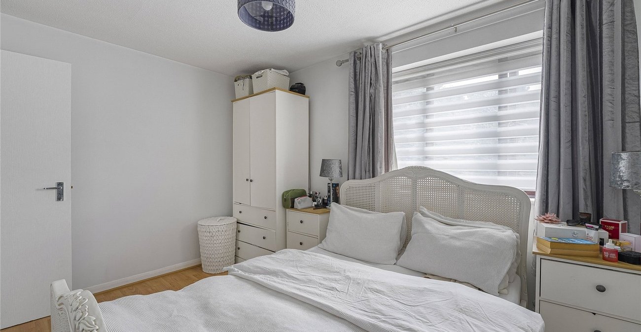 2 bedroom house for sale in Greenhithe | Robinson Jackson