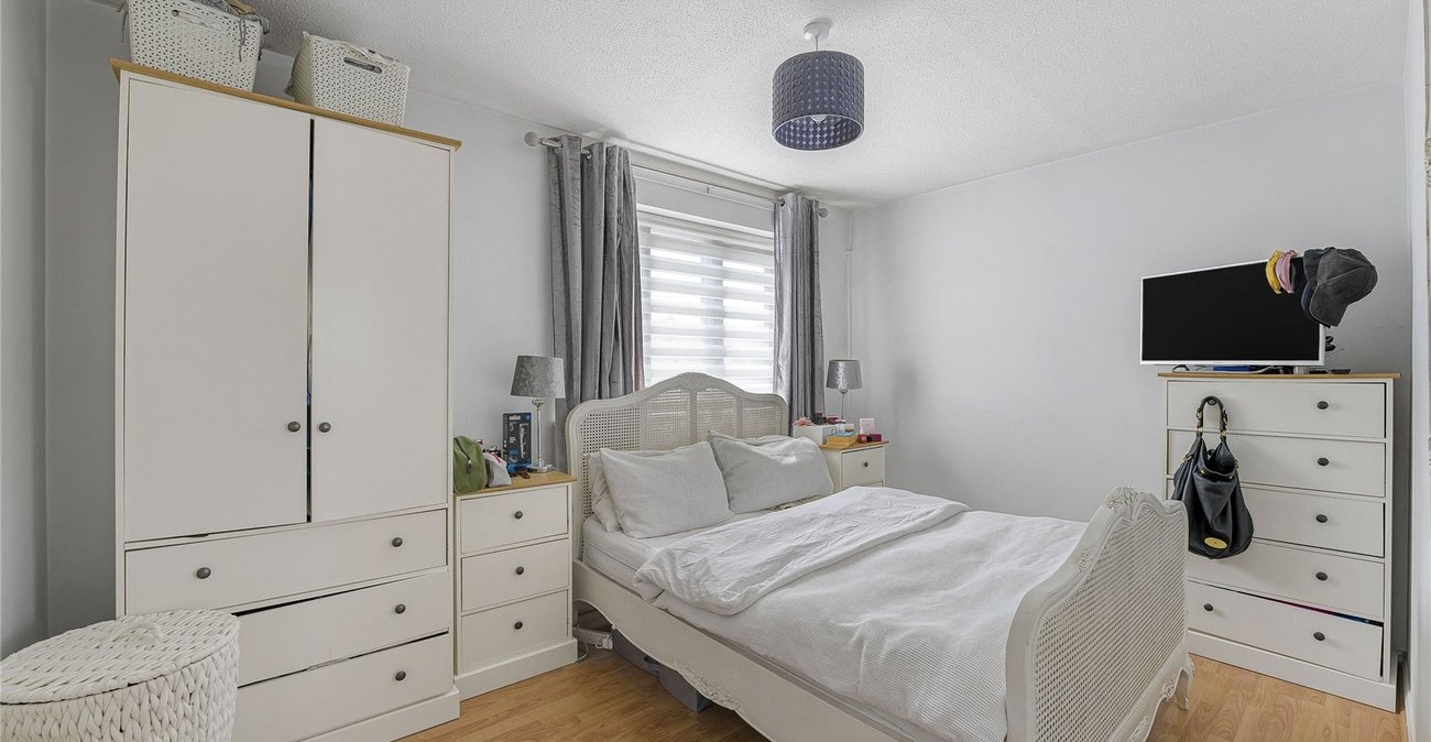 2 bedroom house for sale in Greenhithe | Robinson Jackson