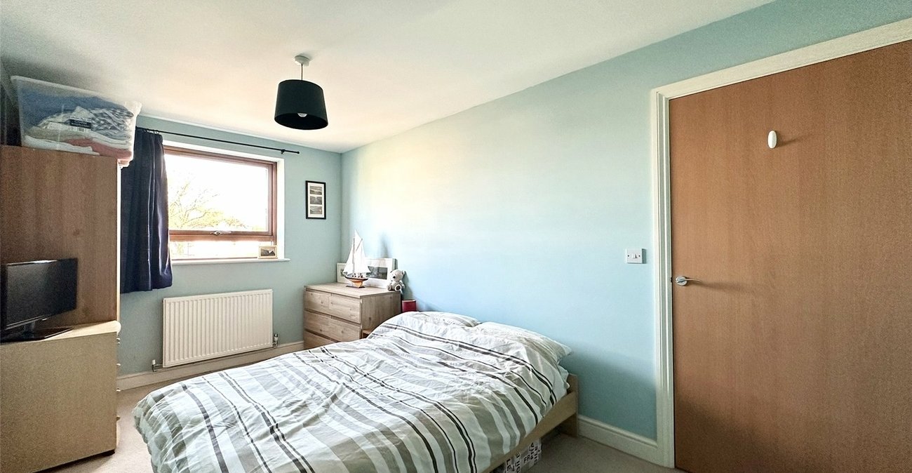 2 bedroom property for sale in Greenhithe | Robinson Jackson