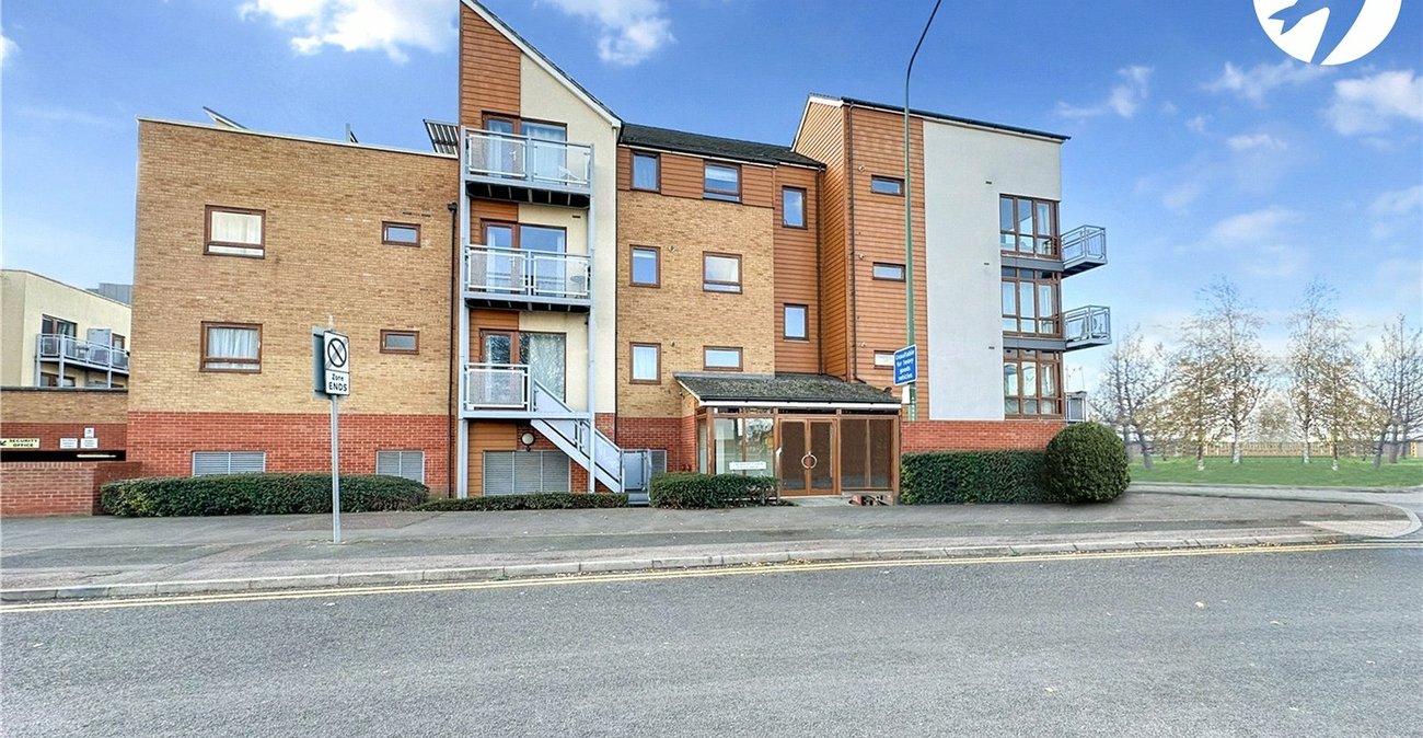 2 bedroom property for sale in Greenhithe | Robinson Jackson