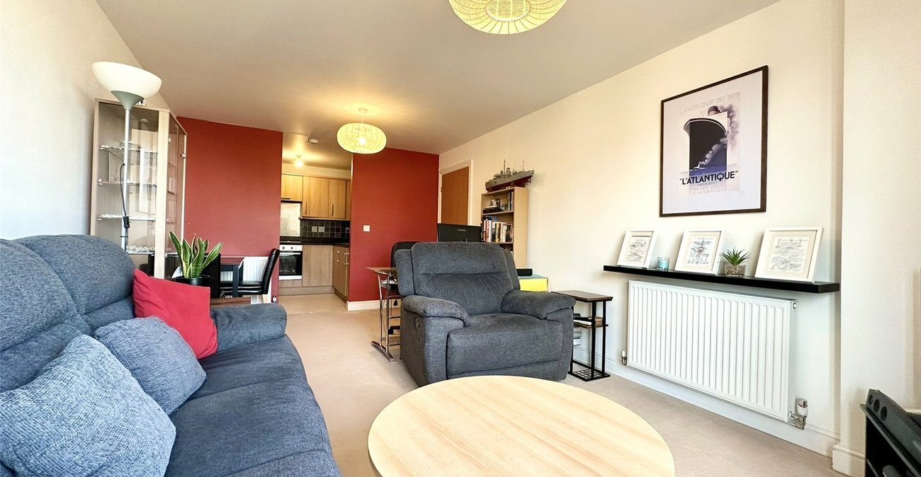 2 bedroom property for sale in Greenhithe | Robinson Jackson