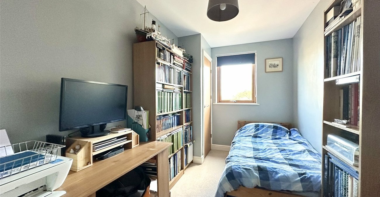 2 bedroom property for sale in Greenhithe | Robinson Jackson