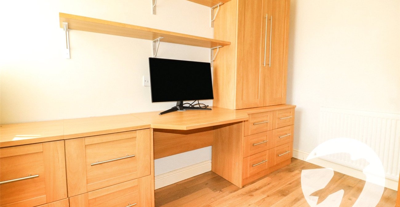 3 bedroom bungalow for sale in Bexleyheath | Robinson Jackson
