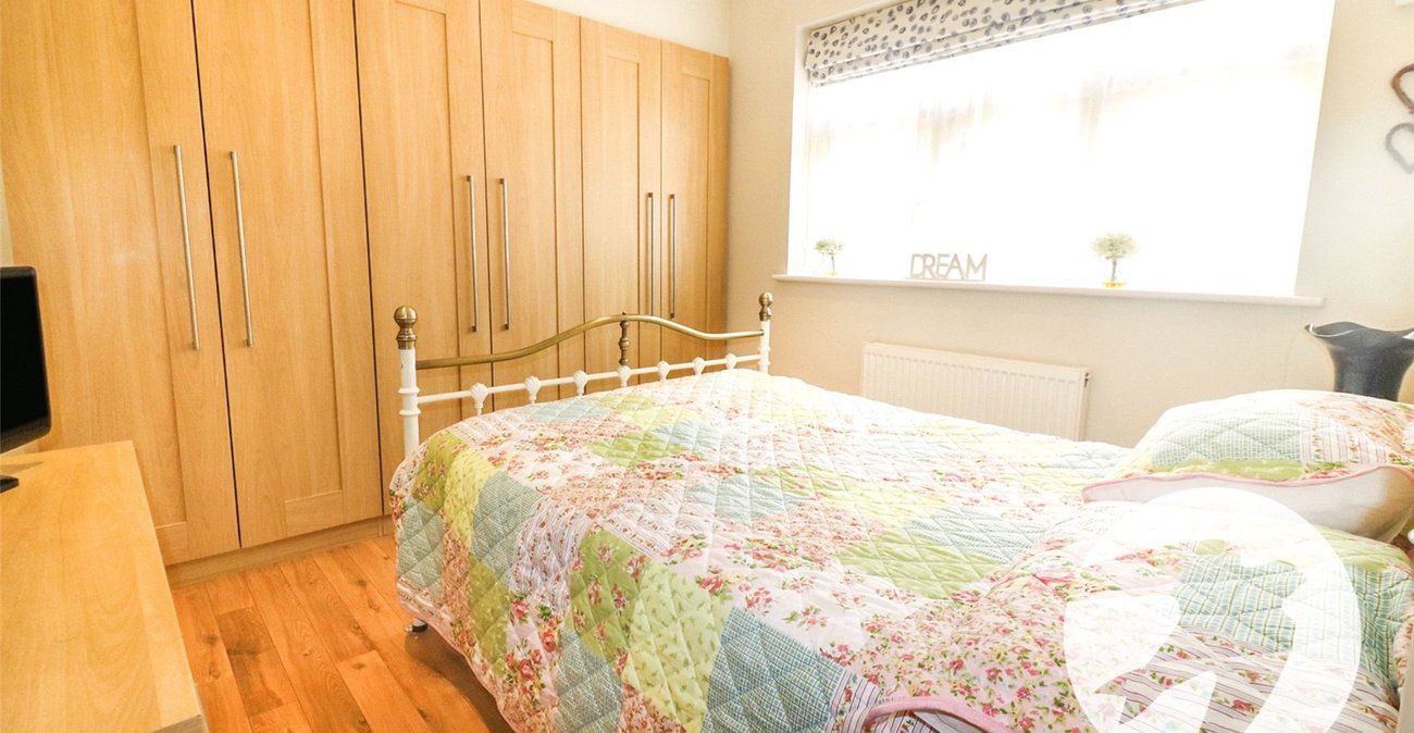 3 bedroom bungalow for sale in Bexleyheath | Robinson Jackson