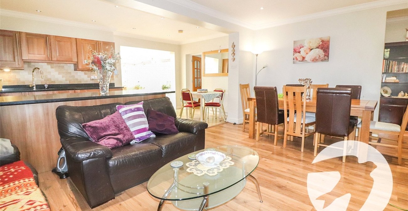3 bedroom bungalow for sale in Bexleyheath | Robinson Jackson