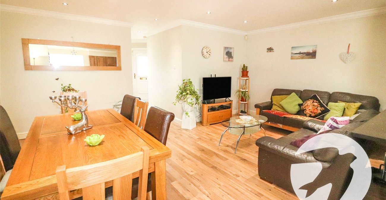 3 bedroom bungalow for sale in Bexleyheath | Robinson Jackson