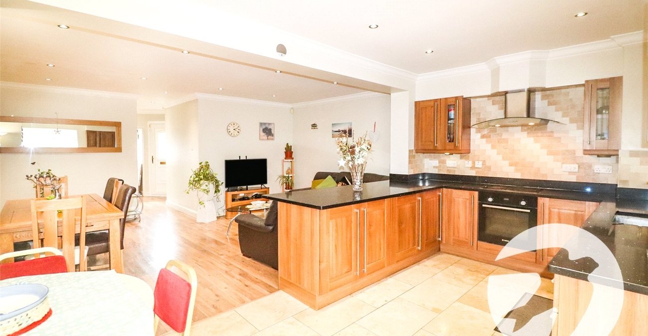 3 bedroom bungalow for sale in Bexleyheath | Robinson Jackson