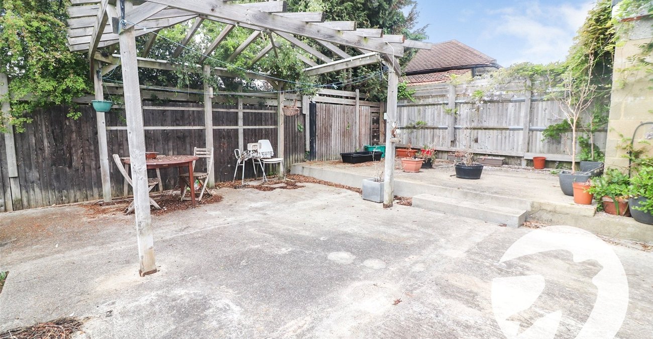 3 bedroom bungalow for sale in Bexleyheath | Robinson Jackson
