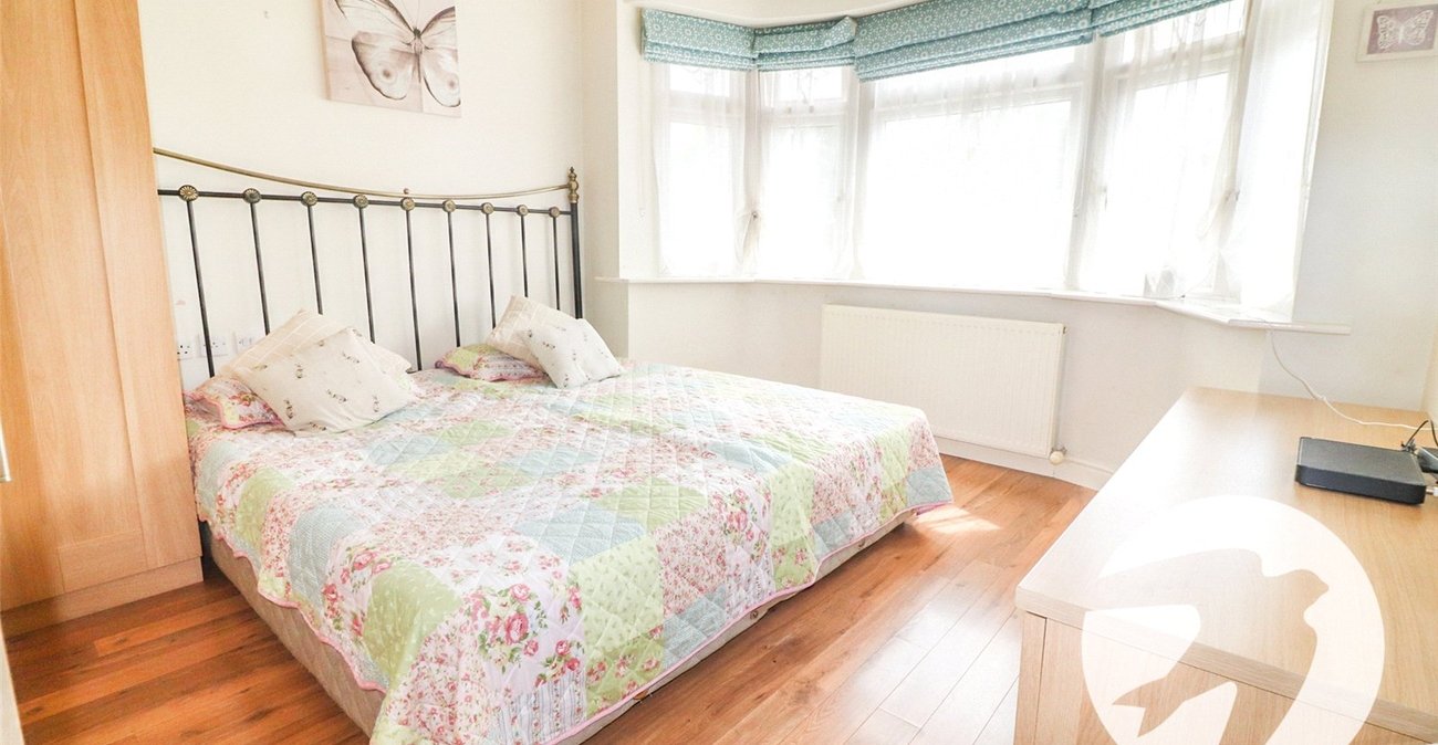 3 bedroom bungalow for sale in Bexleyheath | Robinson Jackson