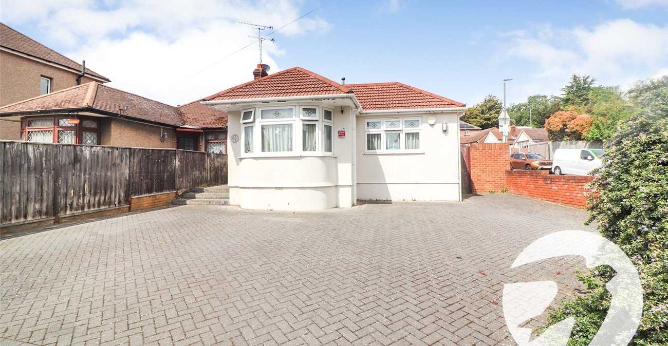 3 bedroom bungalow for sale in Bexleyheath | Robinson Jackson