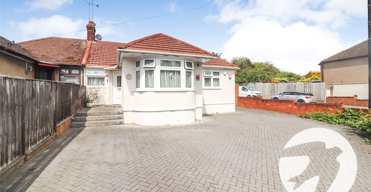 3 bedroom bungalow for sale in Bexleyheath | Robinson Jackson