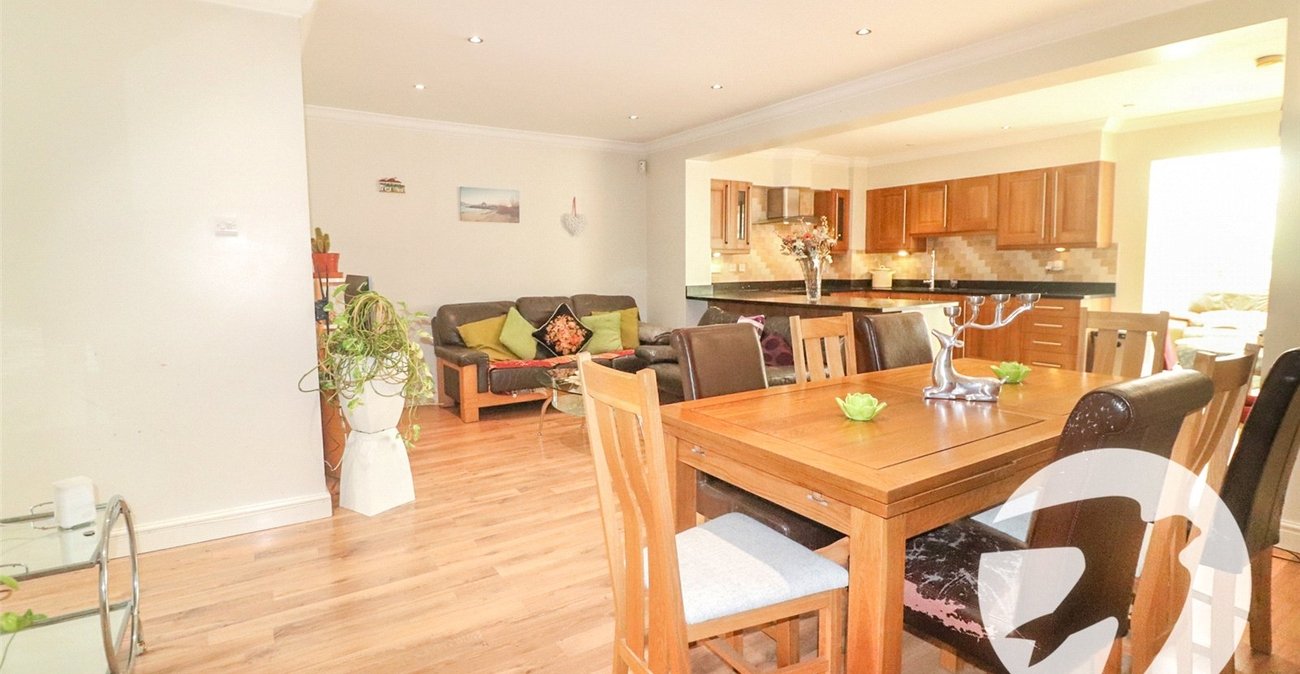 3 bedroom bungalow for sale in Bexleyheath | Robinson Jackson