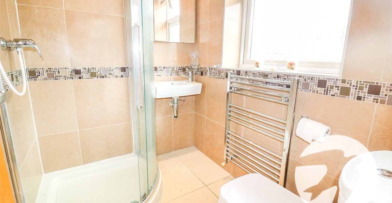 3 bedroom bungalow for sale in Bexleyheath | Robinson Jackson