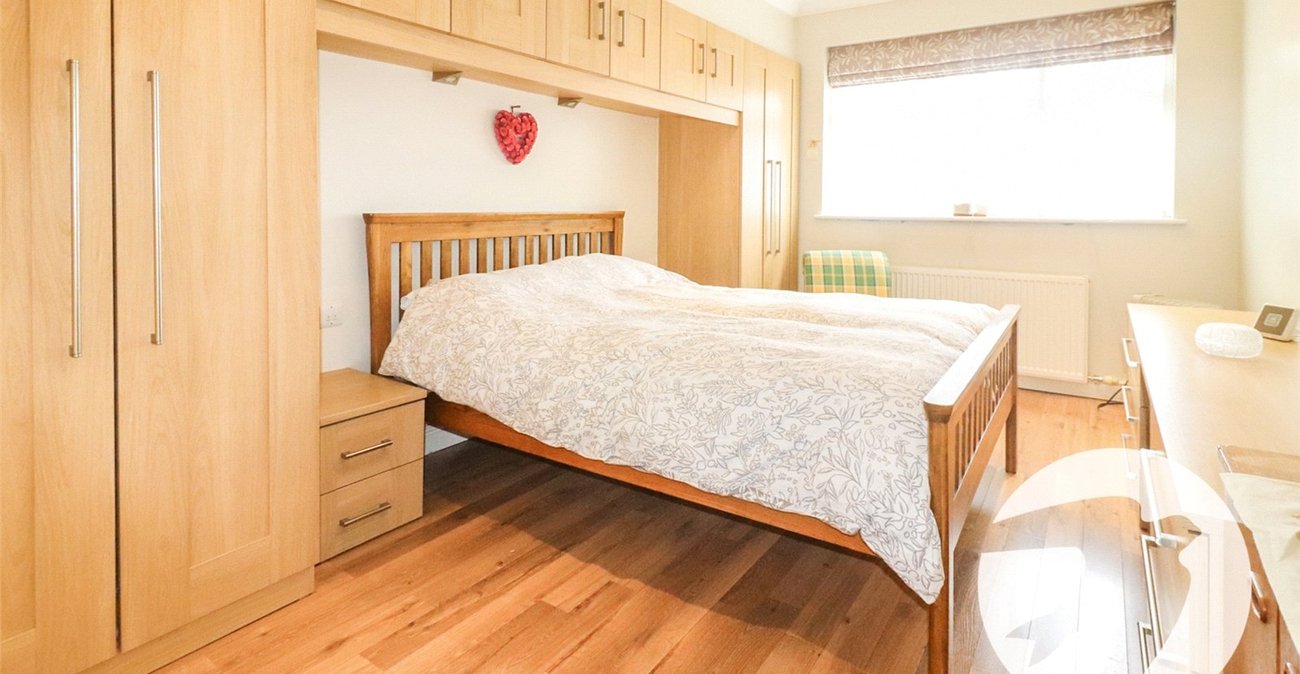 3 bedroom bungalow for sale in Bexleyheath | Robinson Jackson