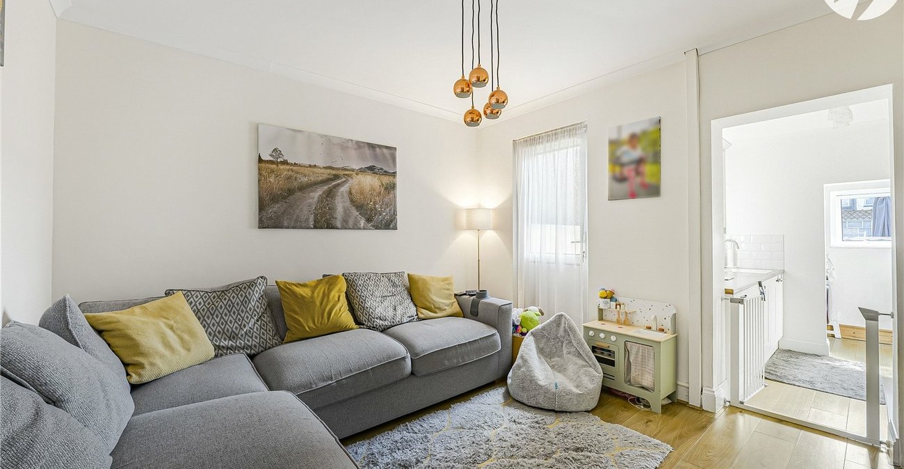 2 bedroom house for sale in Greenhithe | Robinson Jackson