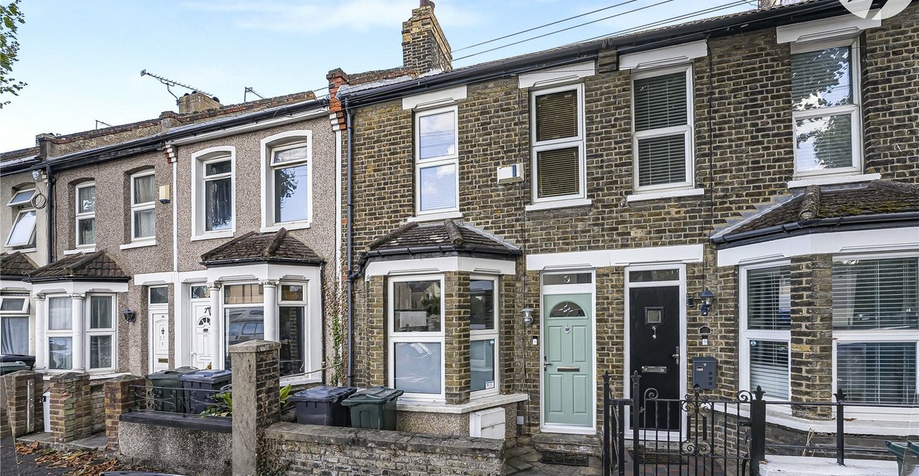 2 bedroom house for sale in Greenhithe | Robinson Jackson