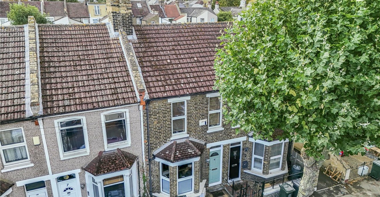 2 bedroom house for sale in Greenhithe | Robinson Jackson