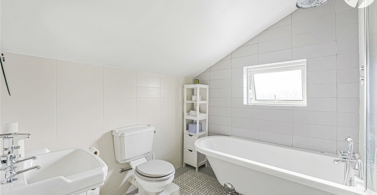 2 bedroom house for sale in Greenhithe | Robinson Jackson