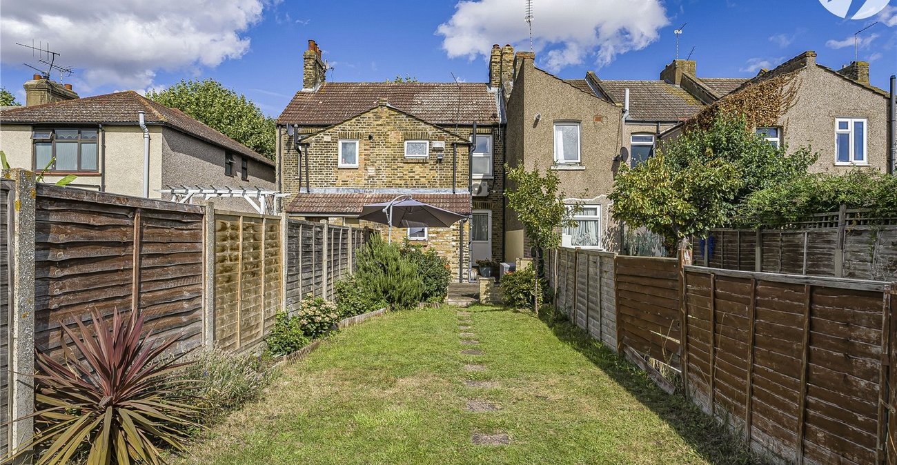 2 bedroom house for sale in Greenhithe | Robinson Jackson