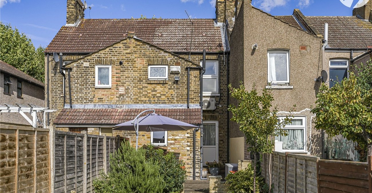 2 bedroom house for sale in Greenhithe | Robinson Jackson