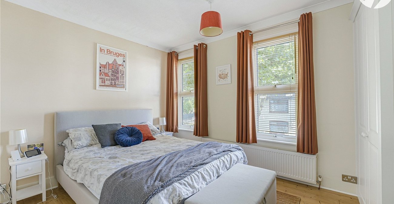 2 bedroom house for sale in Greenhithe | Robinson Jackson