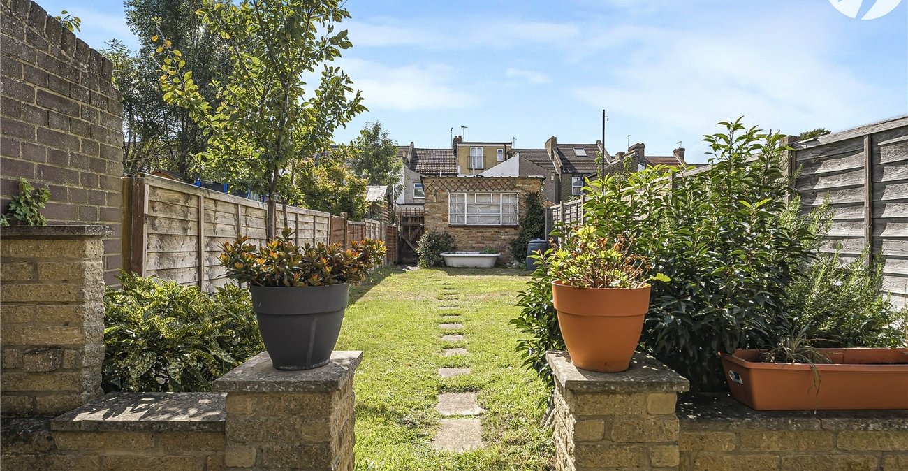 2 bedroom house for sale in Greenhithe | Robinson Jackson