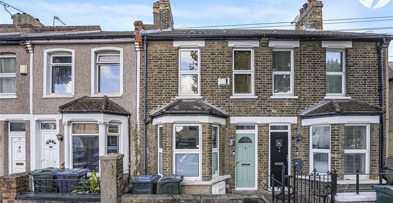 2 bedroom house for sale in Greenhithe | Robinson Jackson