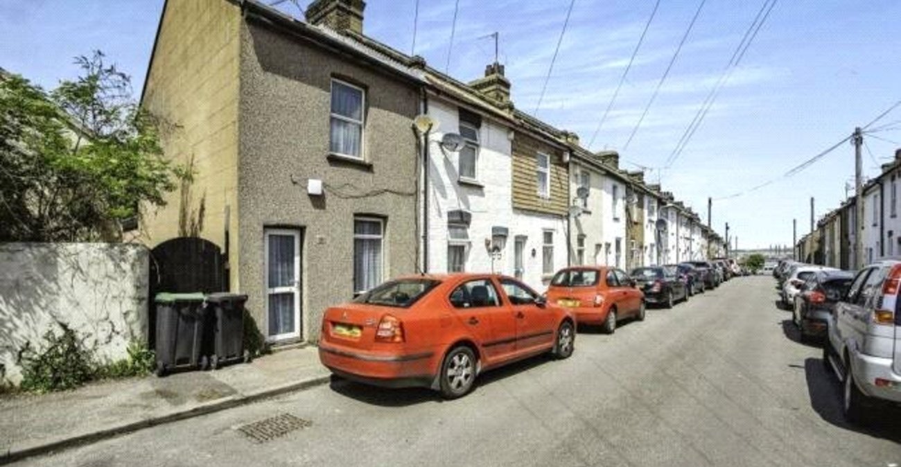 2 bedroom house for sale in Northfleet | Robinson Michael & Jackson