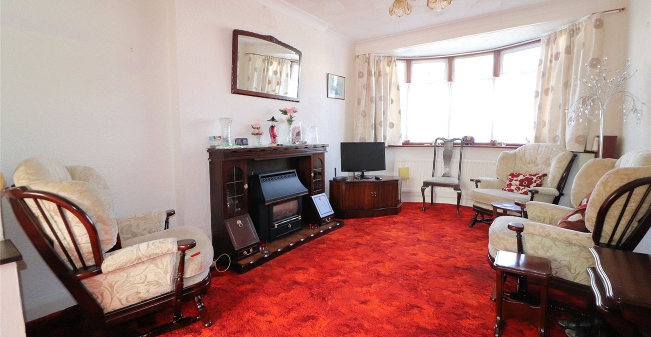 2 bedroom bungalow for sale in Barnehurst | Robinson Jackson