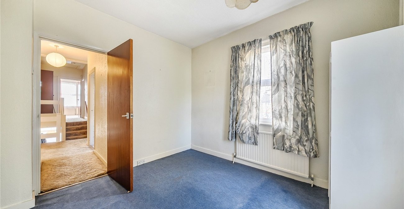 3 bedroom house for sale in London | Robinson Jackson