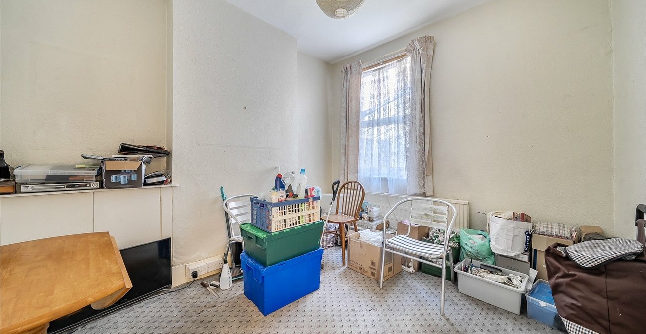 3 bedroom house for sale in London | Robinson Jackson