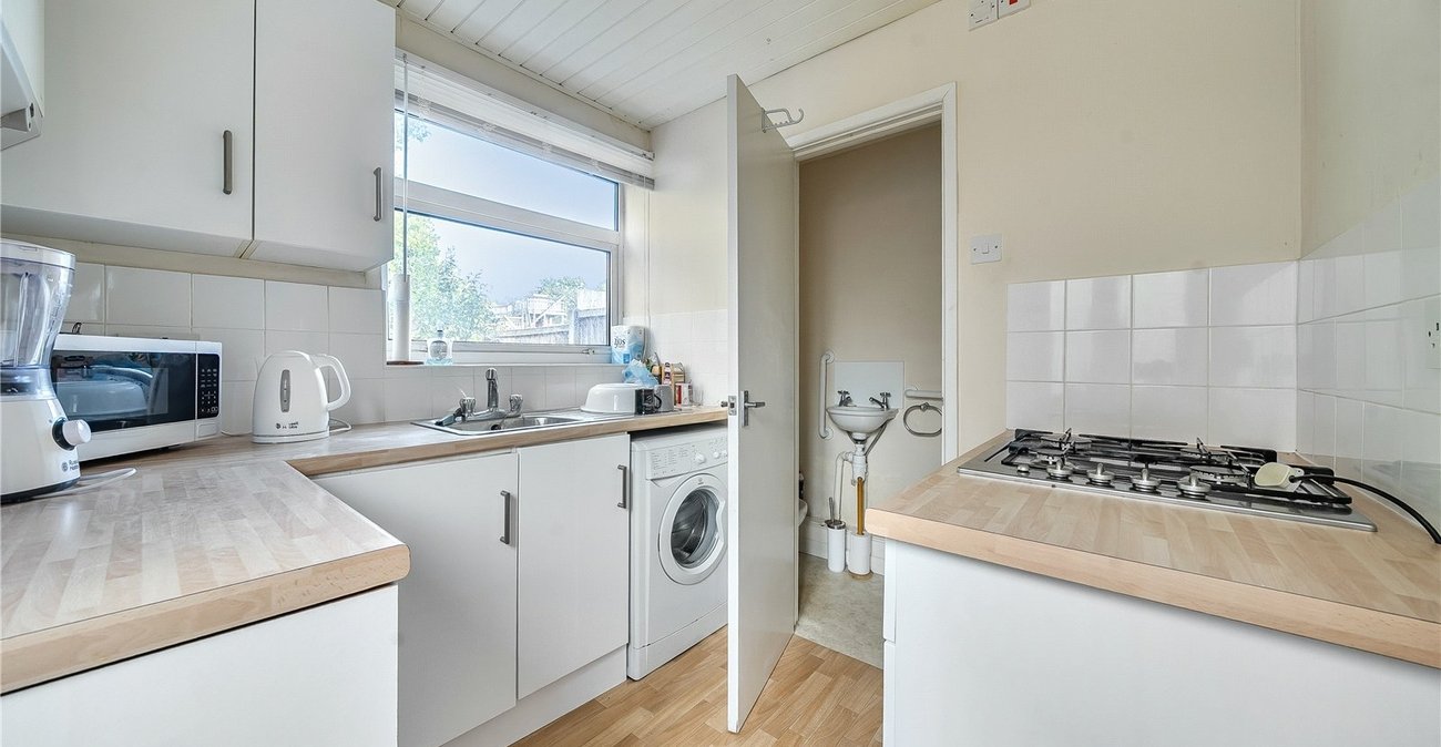 3 bedroom house for sale in London | Robinson Jackson