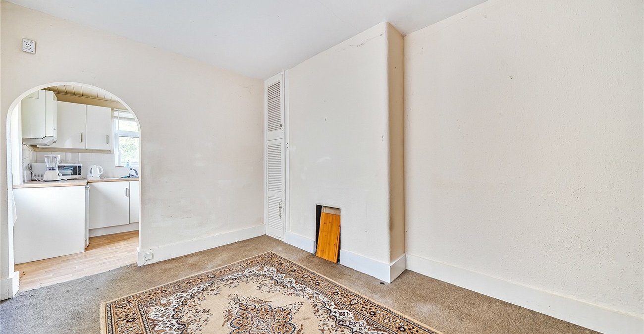 3 bedroom house for sale in London | Robinson Jackson