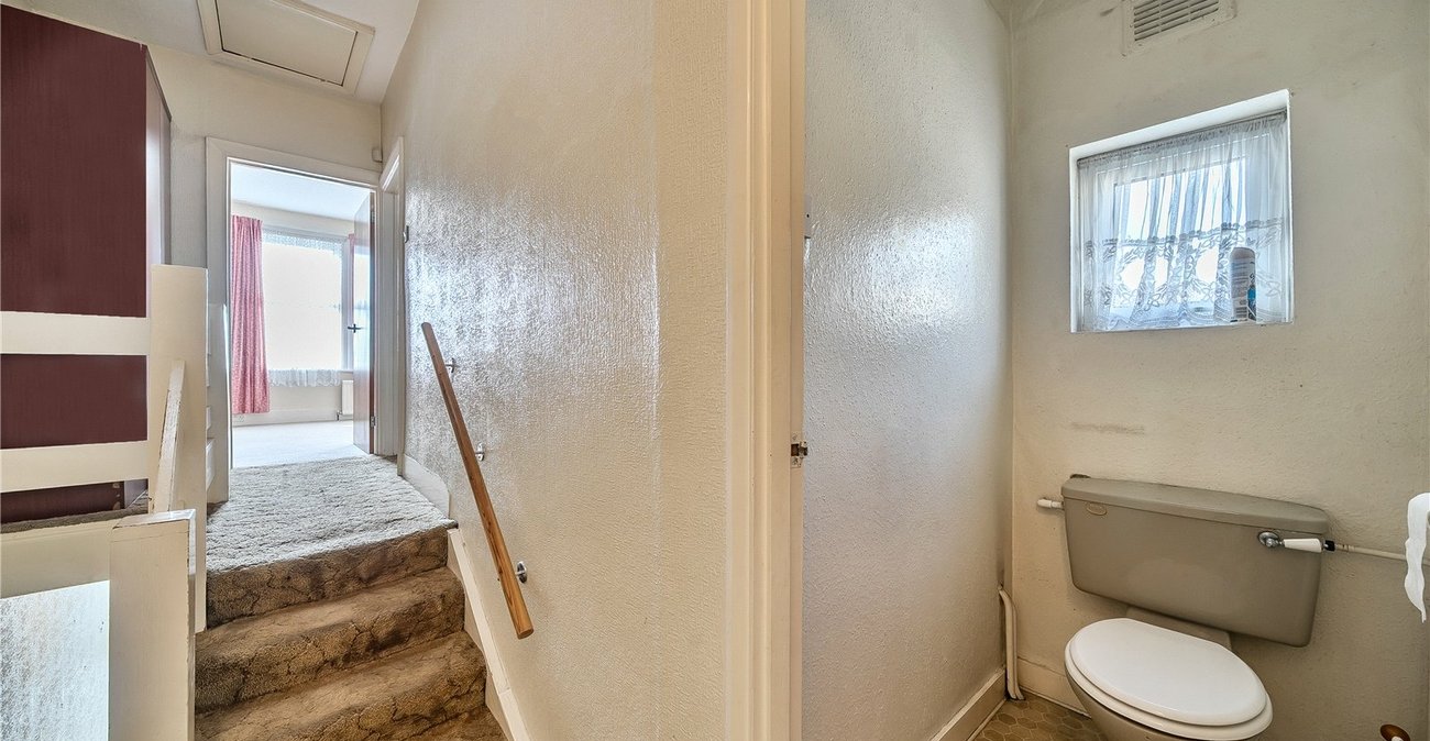 3 bedroom house for sale in London | Robinson Jackson